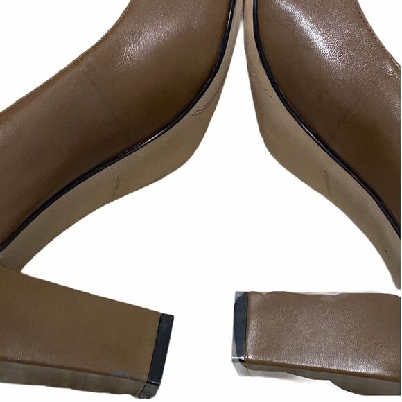 Tahari Bennett Bennett Peep Toe Block Heel Gold Metal Detail Leather Pumps Tan 9 - Picture 8 of 15
